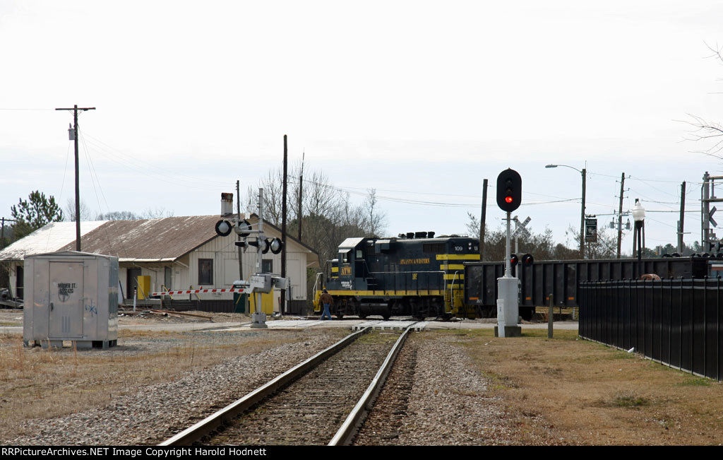 ATW 109 leads a short train across the CSX crossing